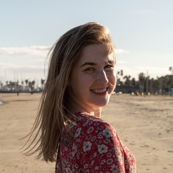 Meet your Posher, Caitlin - Picture 1 of 1